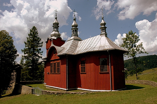 Cerkiew z parawanow dzwonnic w Czyrnej