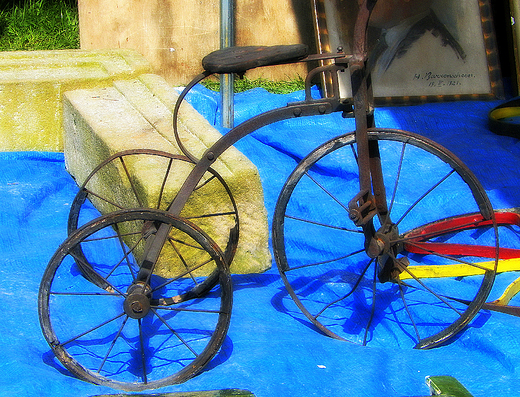 Majowy jarmark staroci w Kiermusach...co dla przedwojennych nastolatkw....rower wykonany przez kowala...