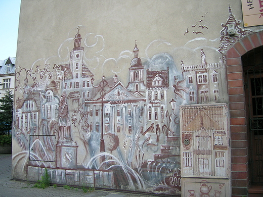 Graffiti z Nepomukiem na cianie kamienicy w Rybniku