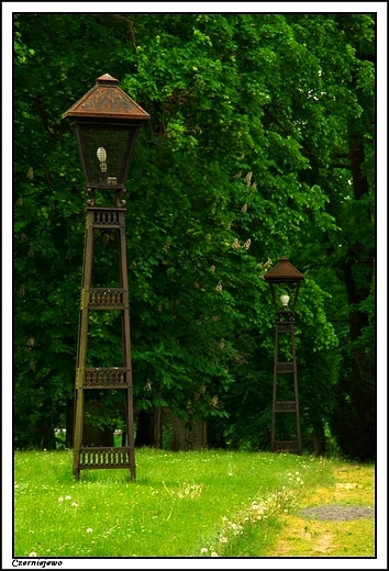 Czerniejewo - zesp paacowo_ parkowy Lipskich _latarnie