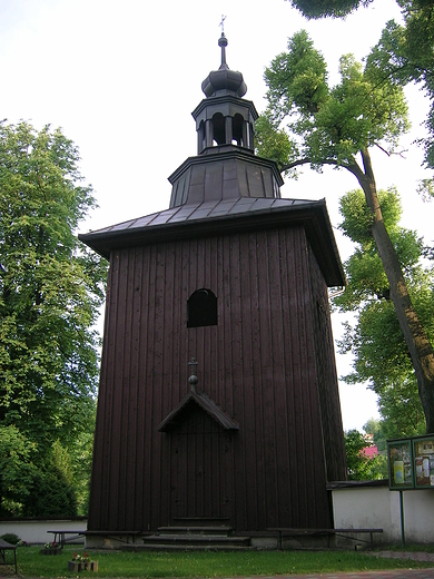 Drewniana dzwonnica z 1602 r. Zalas