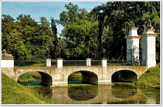 Rydzyna - wejcie do zamku od strony pnocnej