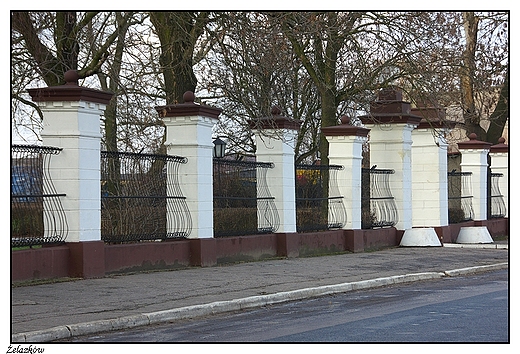 elazkw - zesp dworski, ogrodzenie z brama wjazdow