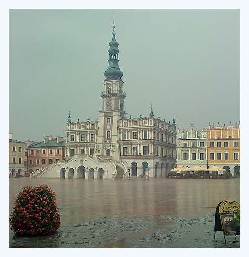 Rynek Wielki w deszczu