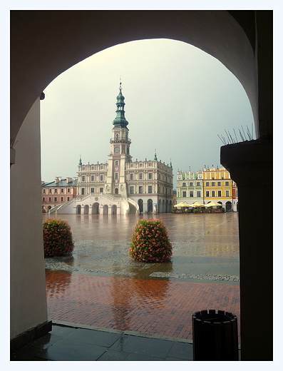 Rynek Wielki w deszczu