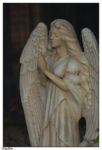 Tykadw. Figurka kobiety - anioa