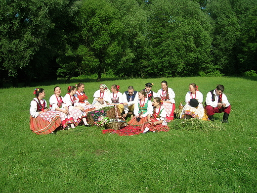 Wianki w skansenie - piewy na ce.