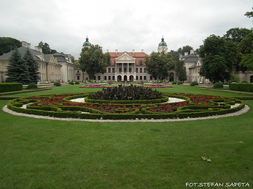 Paac i Muzeum Zamoyskich w Kozwce