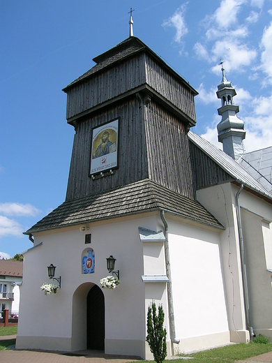 Drewniana dzwonnica - wiea z XVIII w.