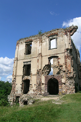 Ruiny zamku w Bodzentynie