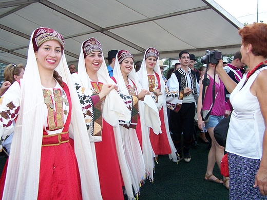 Oarow Maz. festiwal folkloru. Na zakoczenie barwny korowd z widzami.