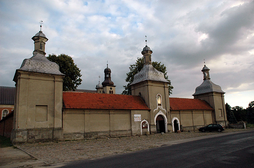 Koci i klasztor pw. Zwiastowania NMP z XVI w.