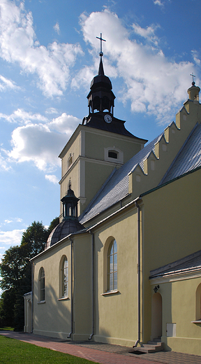 Lelw. Kosci w. Marcina z XIV w. przebudowany w 1638r.