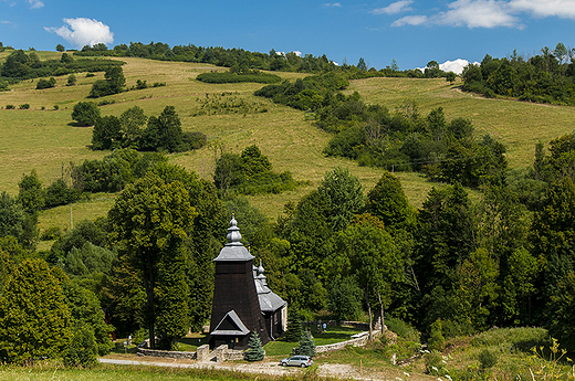 widok na cerkiew w Chyrowej