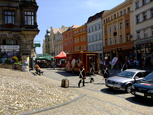 Kodzki rynek podczas obchodw Dni Twierdzy Kodzkiej.