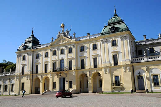 Paac Branickich - widok od strony dziedzica