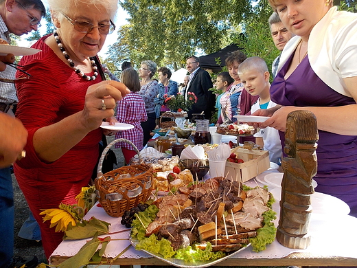 Pomiechowo. Doynki 2013. Stoiska przed kocioem.