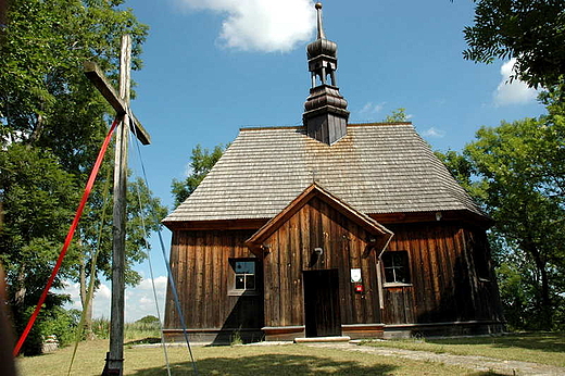 Chotelek - najstarszy drewniany koci wv regionie kieleckim