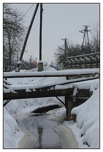 Lipa - rzeka Złodziejka zimą, lodowe rzeźby