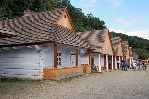 budynki przy rynku galicyjskiego miasteczka