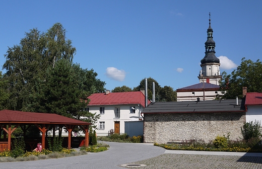 Sanktuarium witej Anny w Aleksandrwce. Widok od strony dziedzica przeznaczonego dla pielgrzymw.