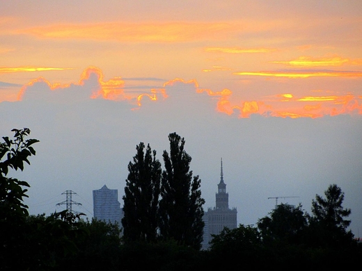 Letni zmierzch nad stolic