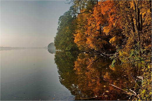 Jezioro Hacza jesieni.