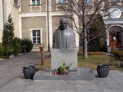 Pomnik, Jan Pawe II