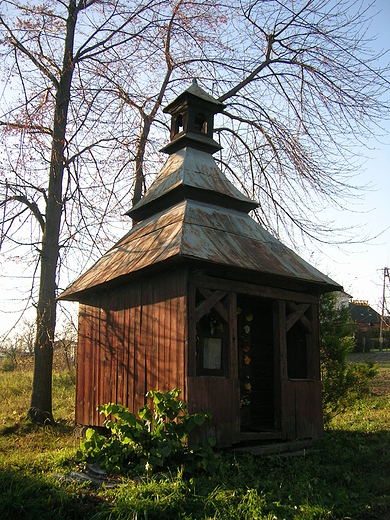 Drewniana kapliczka p.w. w. Antoniego z XVIII w. w Okrajniku.