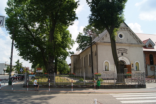 Sanktuarium Urodzin i Chrztu B. w. Faustyny, wejcie gwne