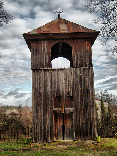Stara drewniana dzwonnica w Boiskach