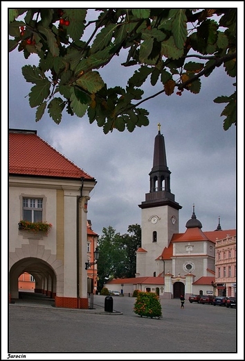 Jarocin - rynek i kamieniczki oraz koci w. Marcina