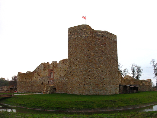 Odrestaurowany zamek krlewski z XIV w.
