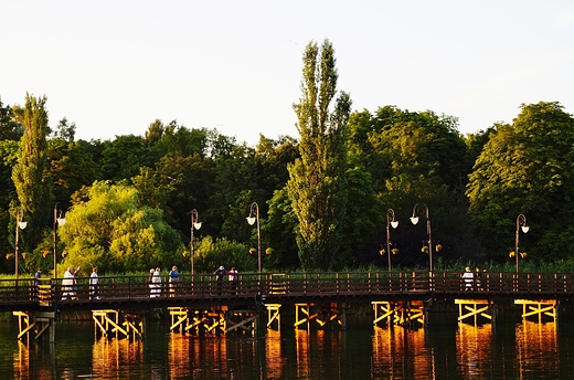 Most w zachodzcym socu.