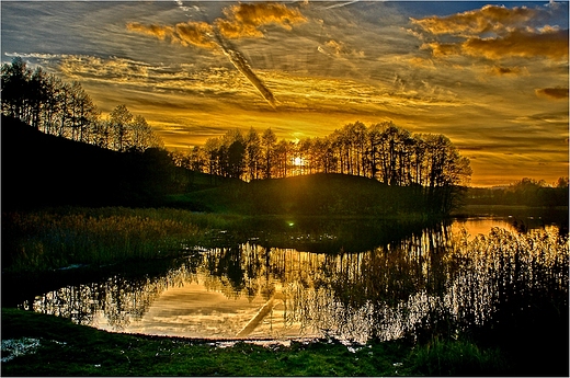 Zachd soca nad jeziorem Szurpiy - HDR