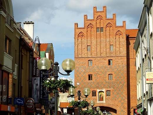 Olsztyska starwka z grujc nad ni Wysok Bram z XIV w.