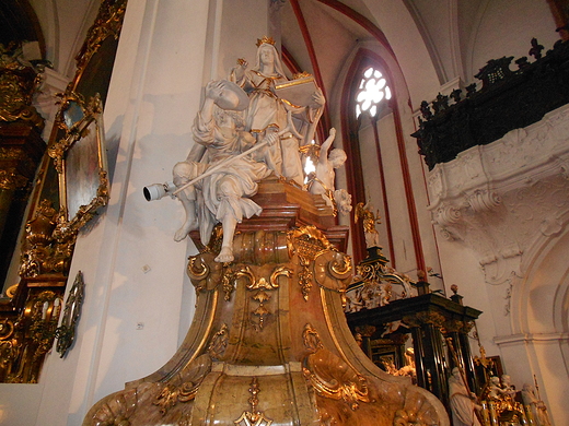 Wnętrze bazyliki
