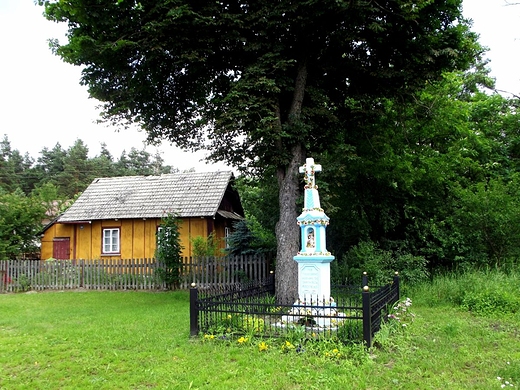 Charakterystyczna dla rodkowego Roztocza kapliczka