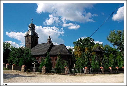 Staw koo Strzakowa - drewniany koci p.w. witej Jadwigi lskiej