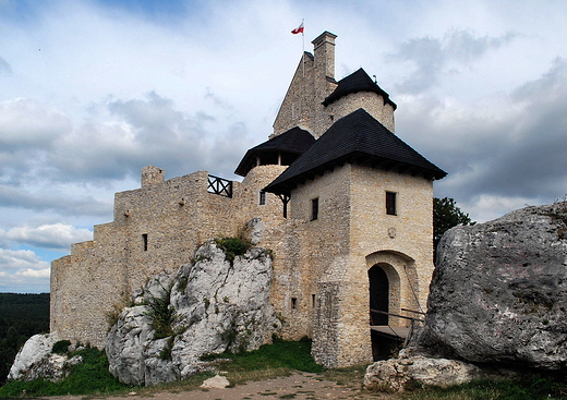 Bobolice-odbudowany zamek krlewski.