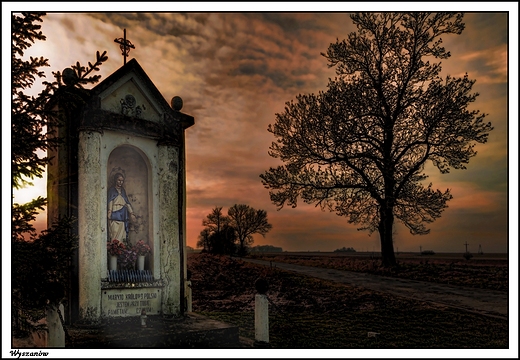Wyszanw - przydrona kapliczka stojca tu przed Wyszanowem od strony Grabowa