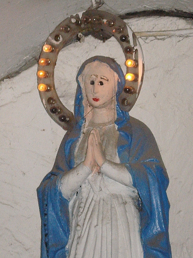 Maryja z podwrkowej kapliczki