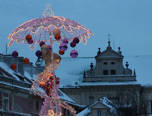 Dama z parasolk na Krakowskim Przedmieciu