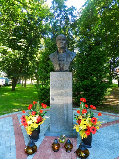 Pomnik Jana Pawła II w Ulanowie