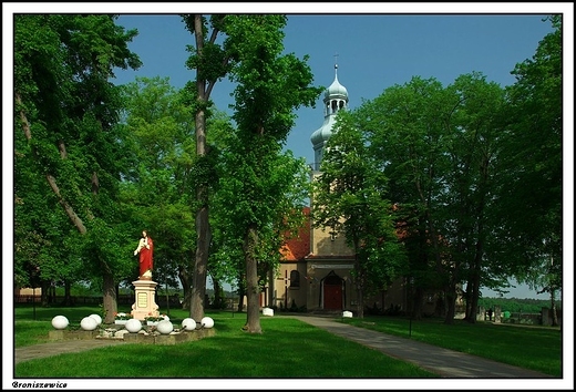 Broniszewice - neobarokowy koci w. Apostow Piotra i Pawa z 1914 r.