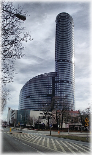 Sky Tower- wrocawski drapacz chmur 212m