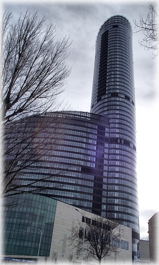 Sky Tower- wrocawski drapacz chmur 212m