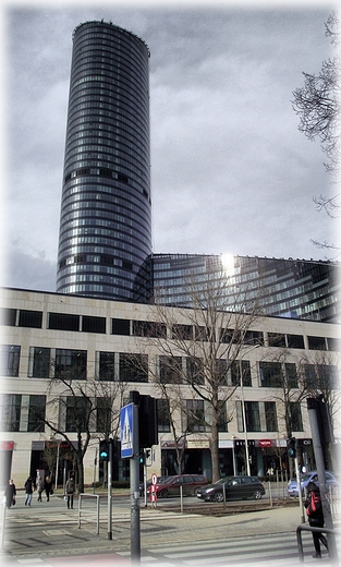 Sky Tower- wrocawski drapacz chmur 212m