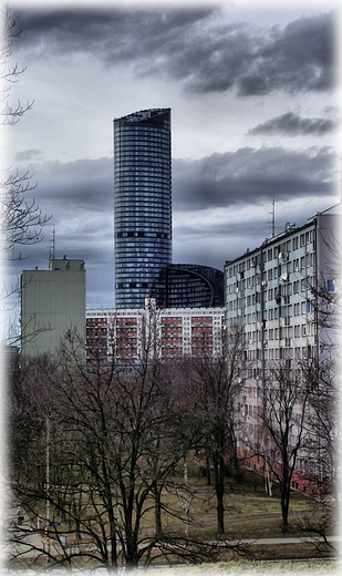 Sky Tower- wrocawski drapacz chmur 212m