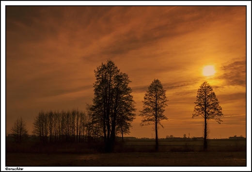 Doruchw - zachodzi soneczko nad polami wsi, niebo goreje i dusza take...